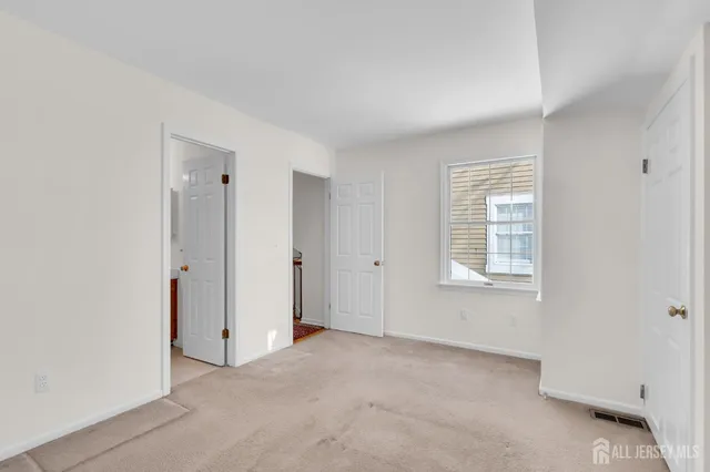 $575,000 | 21 Stone Run Road, Bedminster, NJ 07921