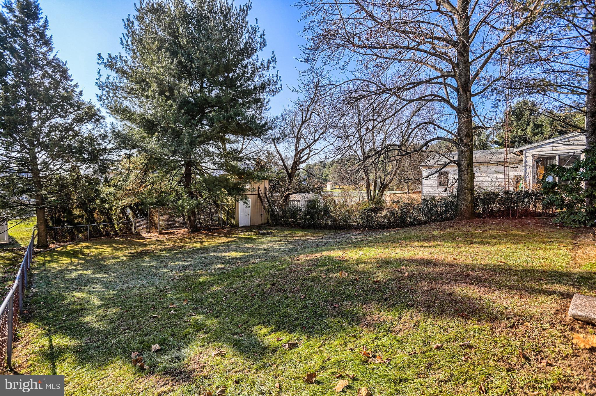 570 Fairfax Road York, PA 17404 - Photo 5 of 32 Fenced level yard