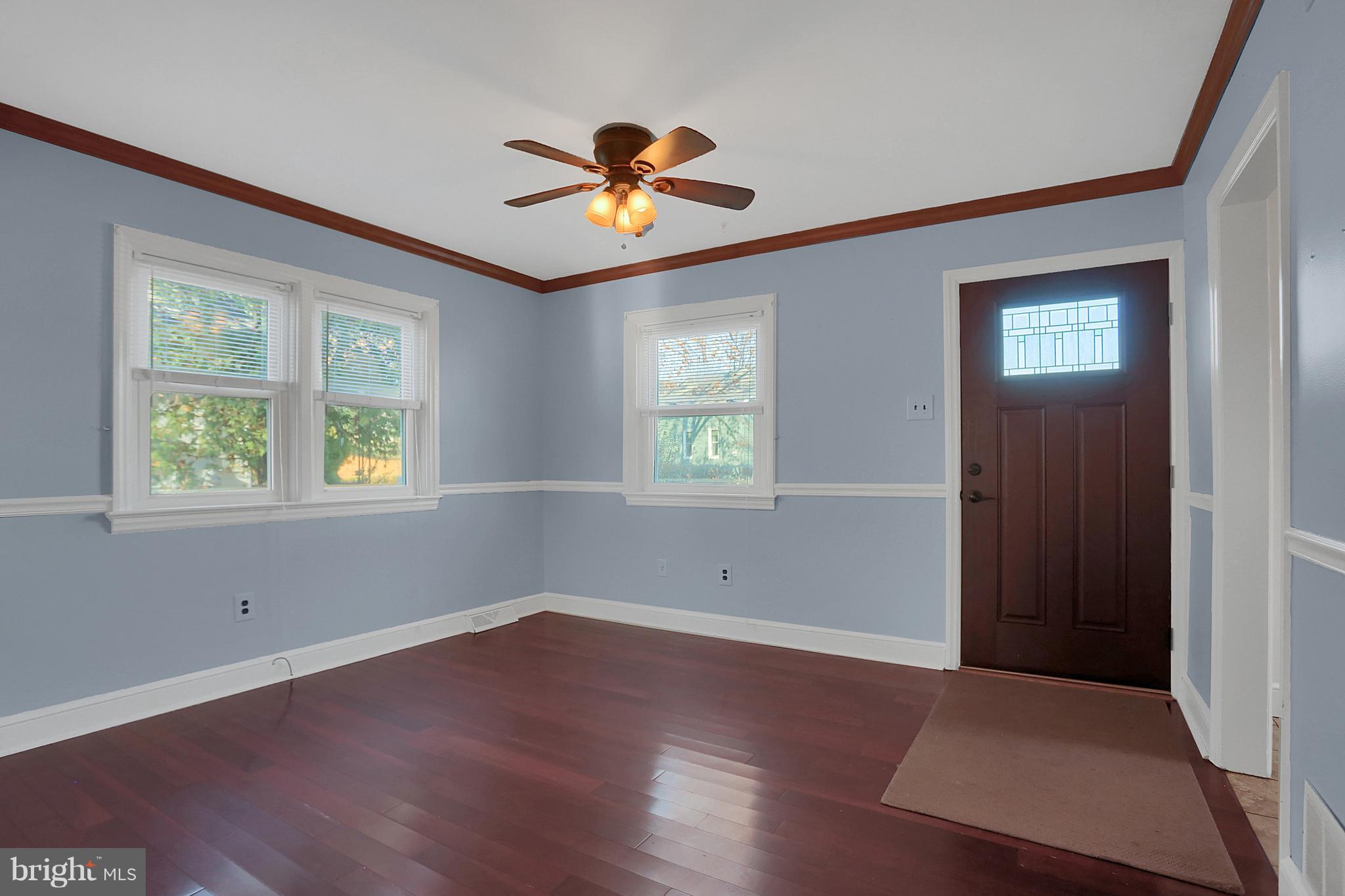 570 Fairfax Road York, PA 17404 - Photo 10 of 32 Living Room