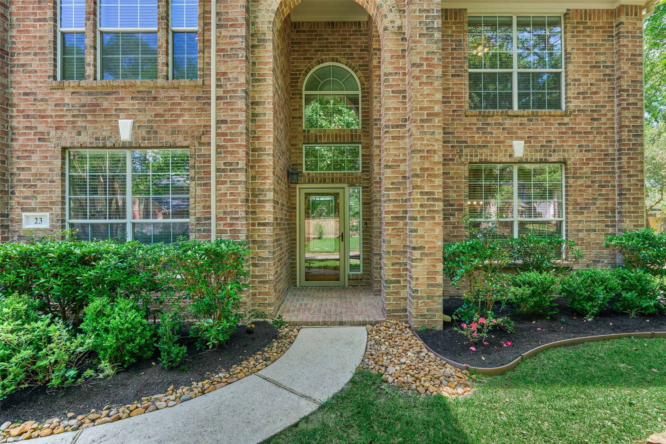 23 Weeping Spruce Place Conroe, TX 77384 - Photo 2 of 32