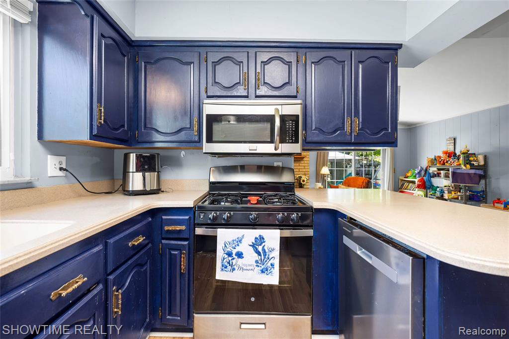 31720 Kelly Road Roseville, MI 48066 - Photo 15 of 42