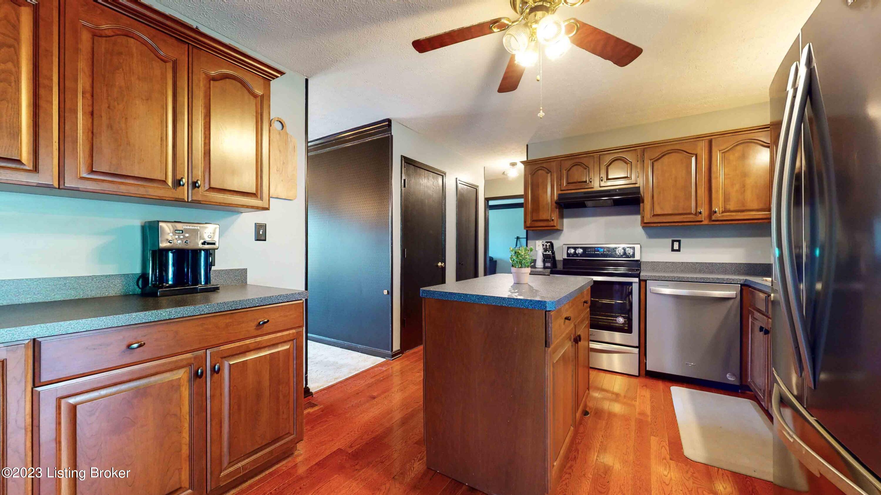 9802 Spring Pointe Court Louisville, KY 40229 - Photo 12 of 80 9802-Spring-Pointe-Ct_012