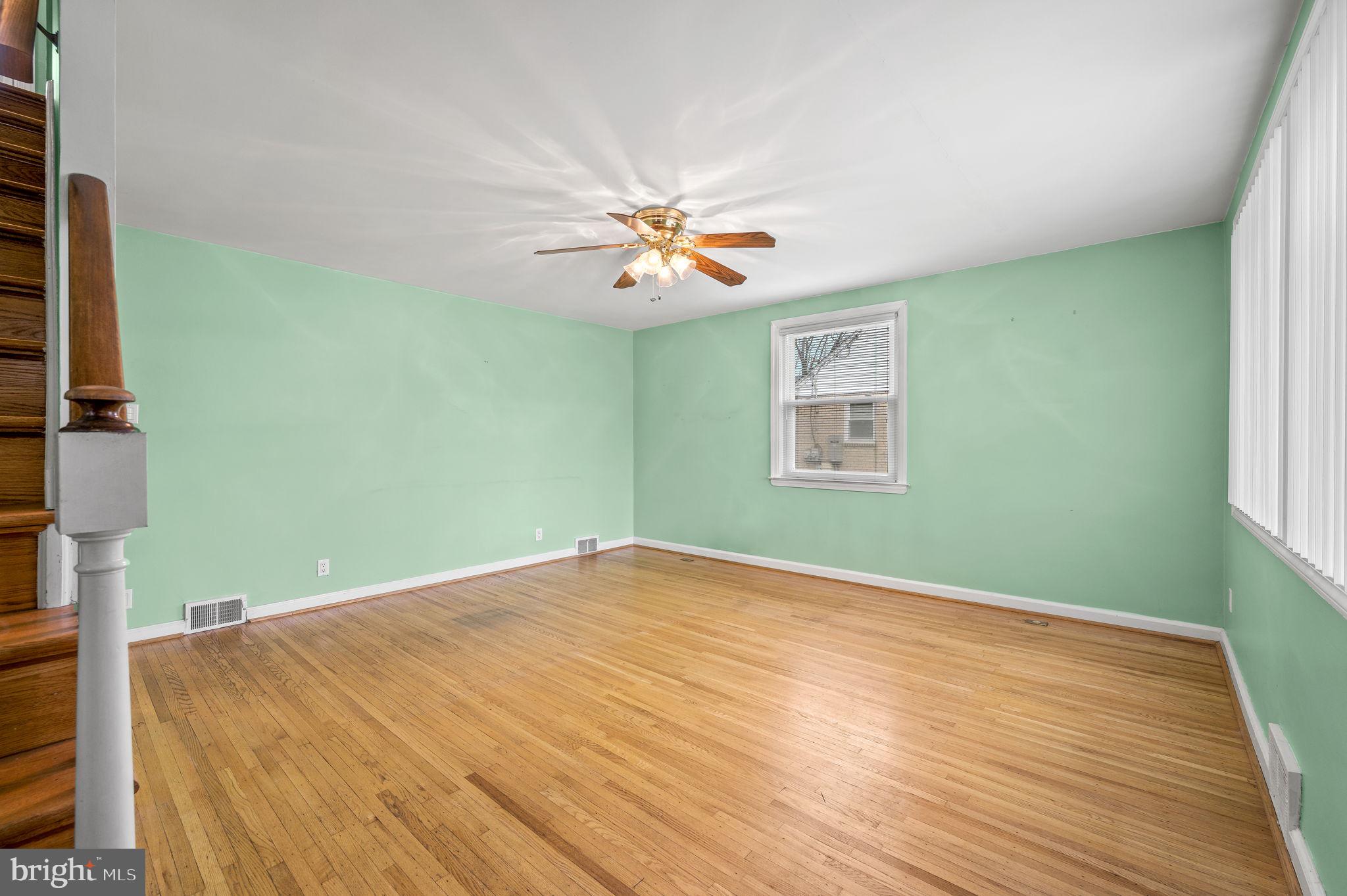 449 Claremont Road Springfield, PA 19064 - Photo 5 of 26 Living Room