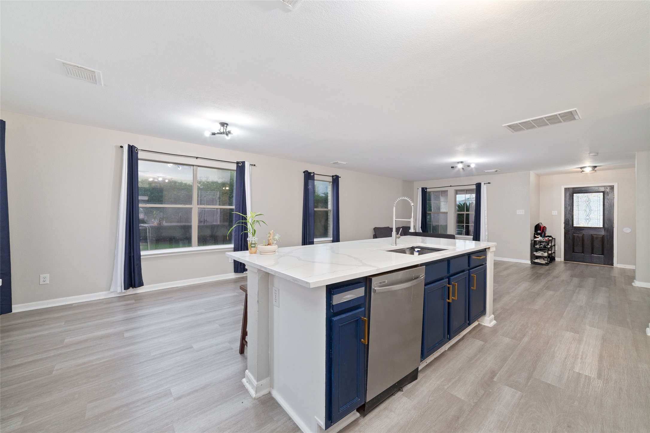 527 Remington Point Court Houston, TX 77073 - Photo 7 of 25