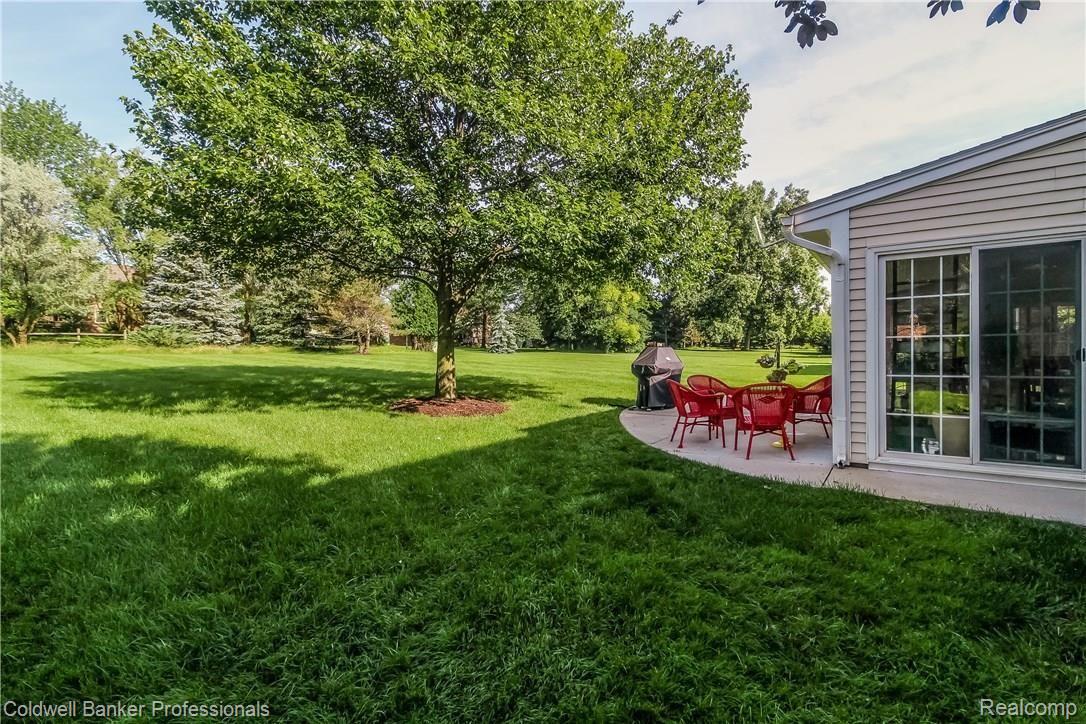 1141 Hathaway Rising Rochester, MI 48306 - Photo 44 of 50 044-Backyard-5947816-large.jpg