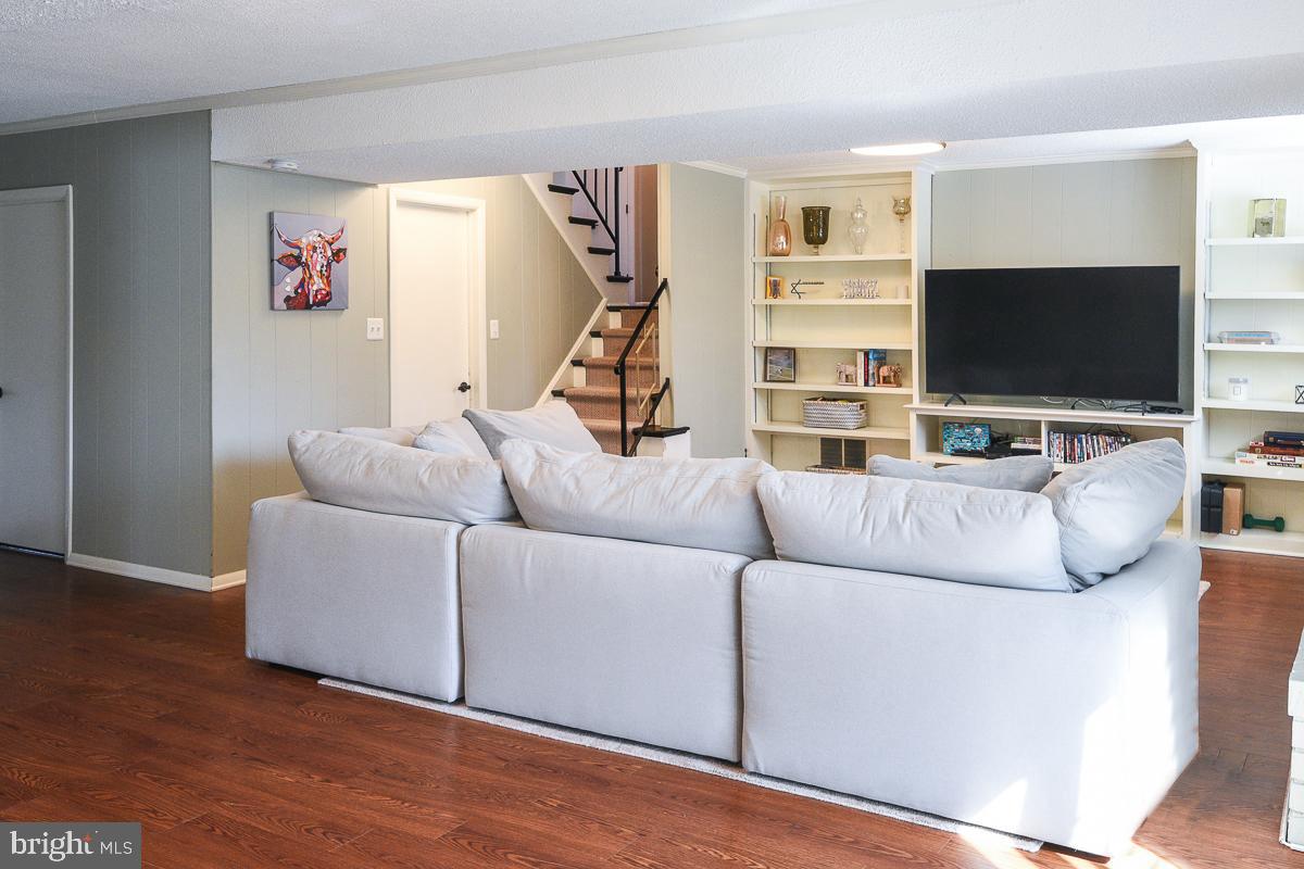 3301 Garrison Farms Road Pikesville, MD 21208 - Photo 30 of 41 Spacious living area with modern design.