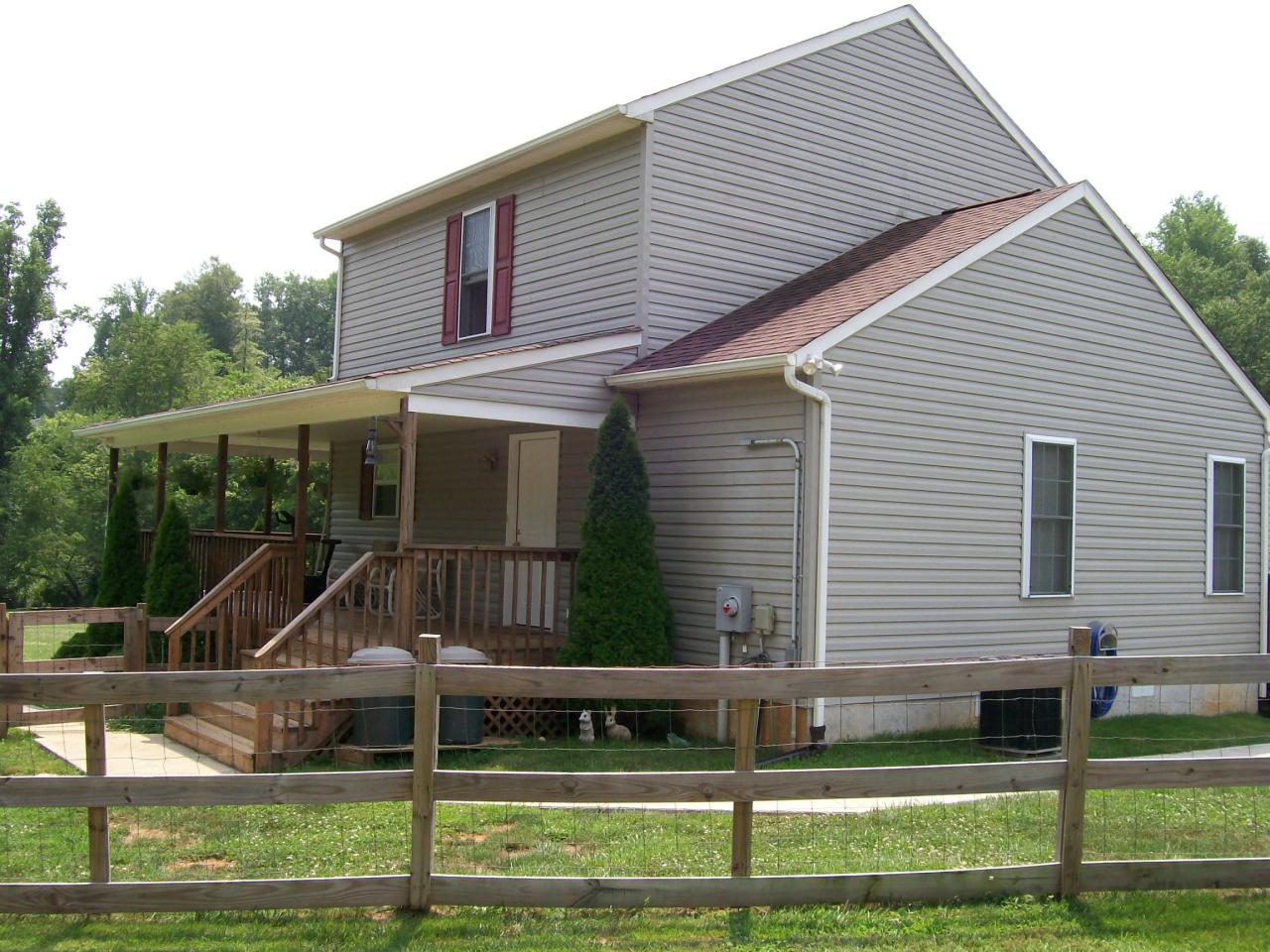 207 Farmington Road Hardy, VA 24101 - Photo 18 of 18 a front view of a house with a yard