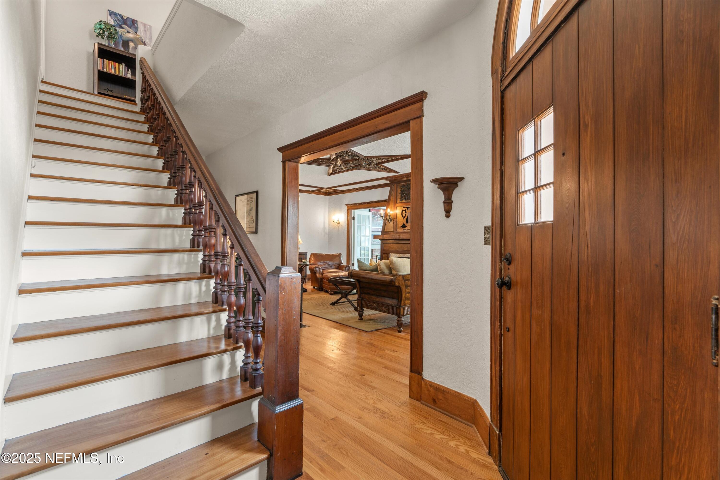 1112 Colombo Street Jacksonville, FL 32207 - Photo 5 of 58 Foyer