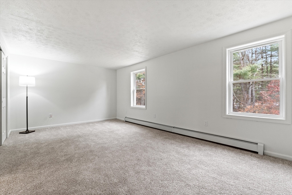 4R Quincy Road Londonderry, NH 03053 - Photo 13 of 33 Gallery Image 13