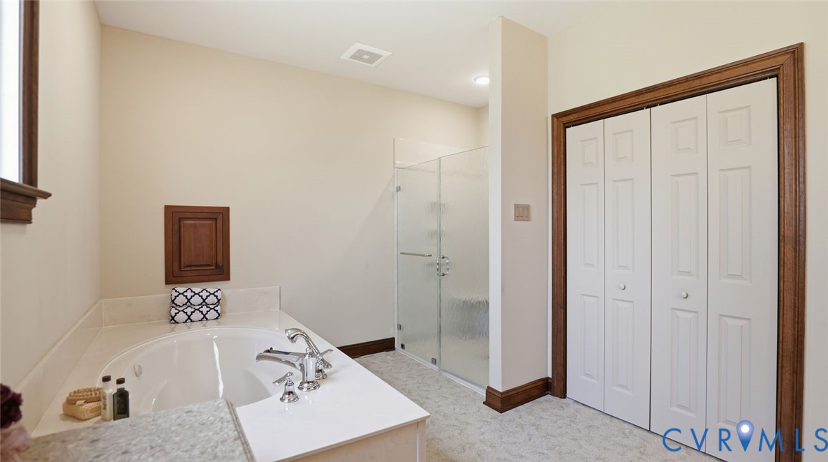 2560 Chartstone Drive Midlothian, VA 23113 - Photo 23 of 44 a bathroom with a bathtub and a sink