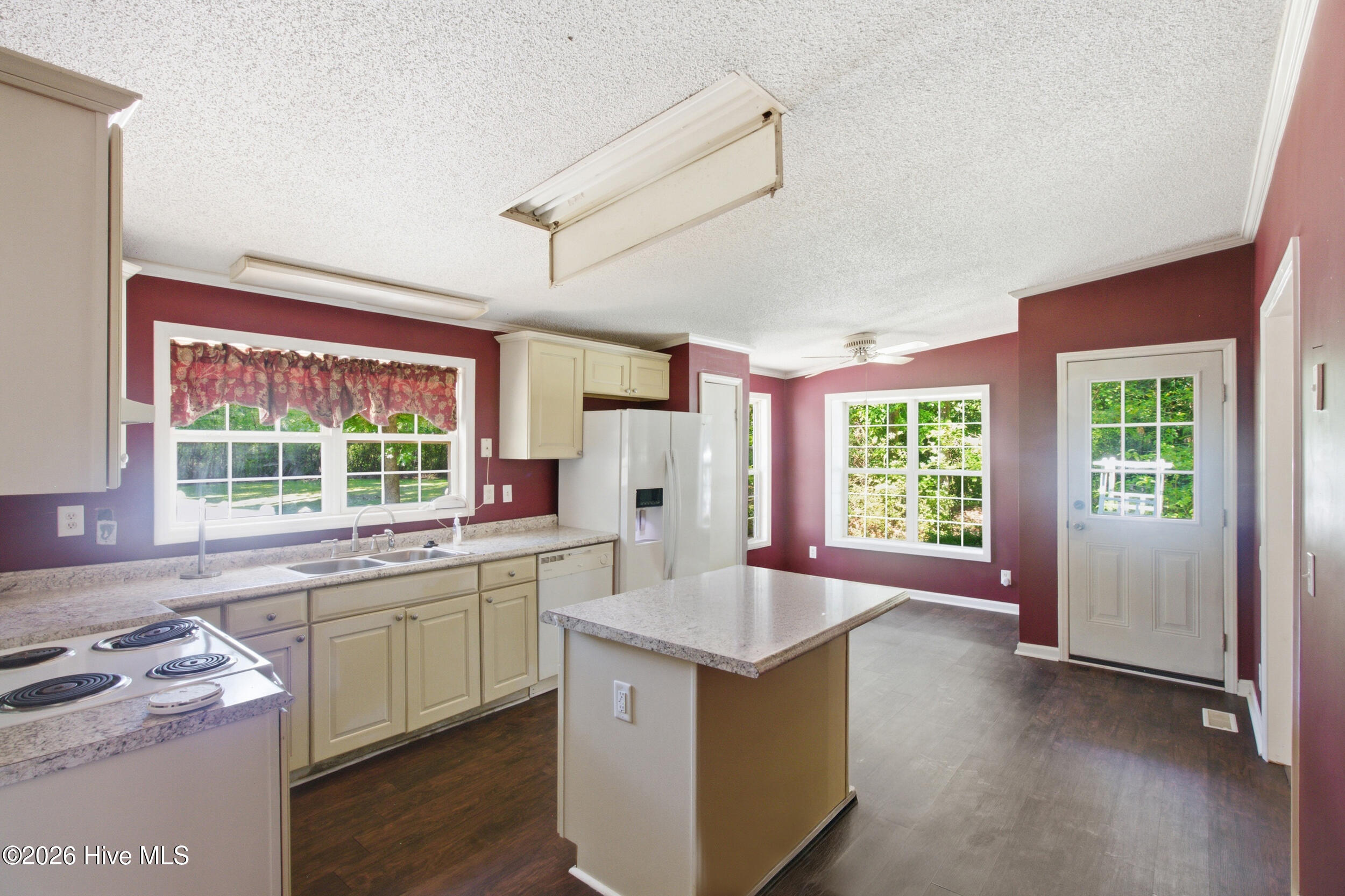 252 Riverbluff Road Trenton, NC 28585 - Photo 5 of 39 Kitchen