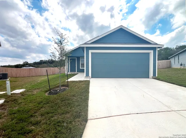 $1,495 | 14102 Enfield Falls, San Antonio, TX 78245