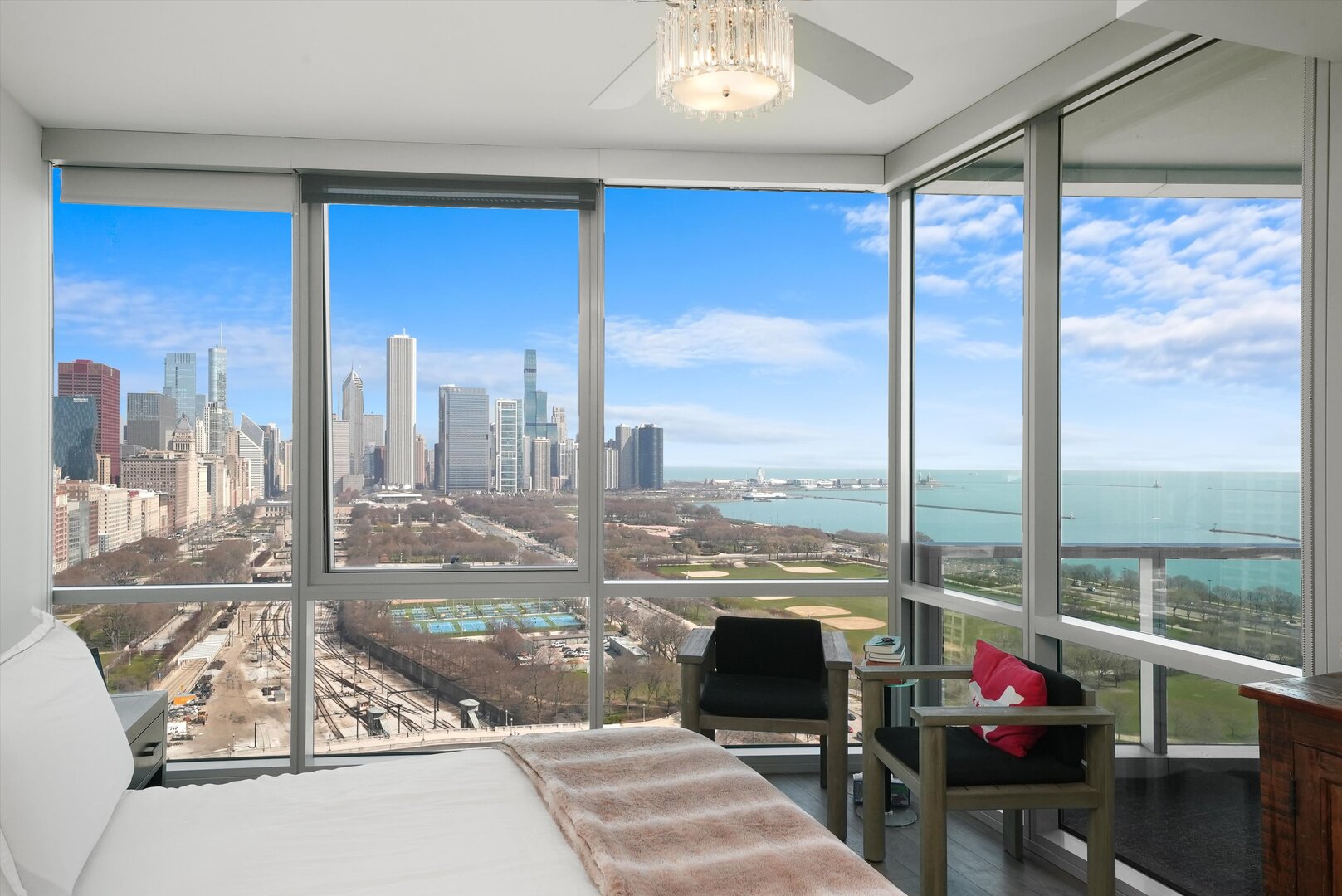 1201 South Prairie Avenue, Unit 2403 Chicago, IL 60605 - Photo 21 of 52 a view of a balcony with city view