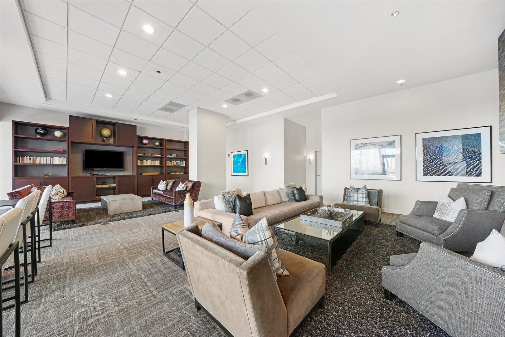 1201 South Prairie Avenue, Unit 2403 Chicago, IL 60605 - Photo 43 of 52 a living room with furniture and a flat screen tv