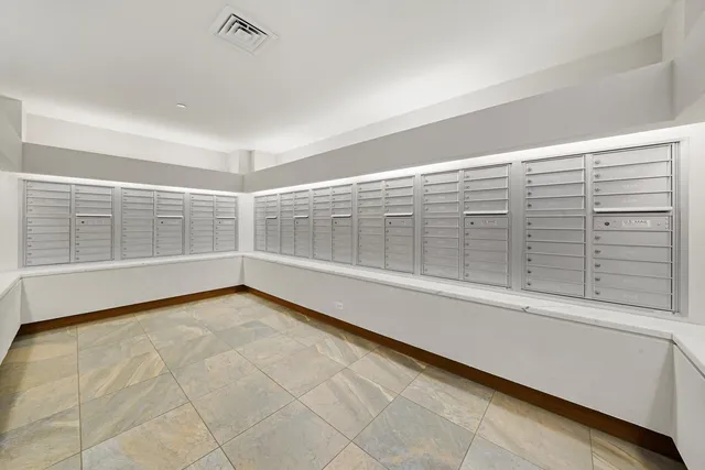 $1,000,000 | 1201 South Prairie Avenue, Unit 2403, Chicago, IL 60605