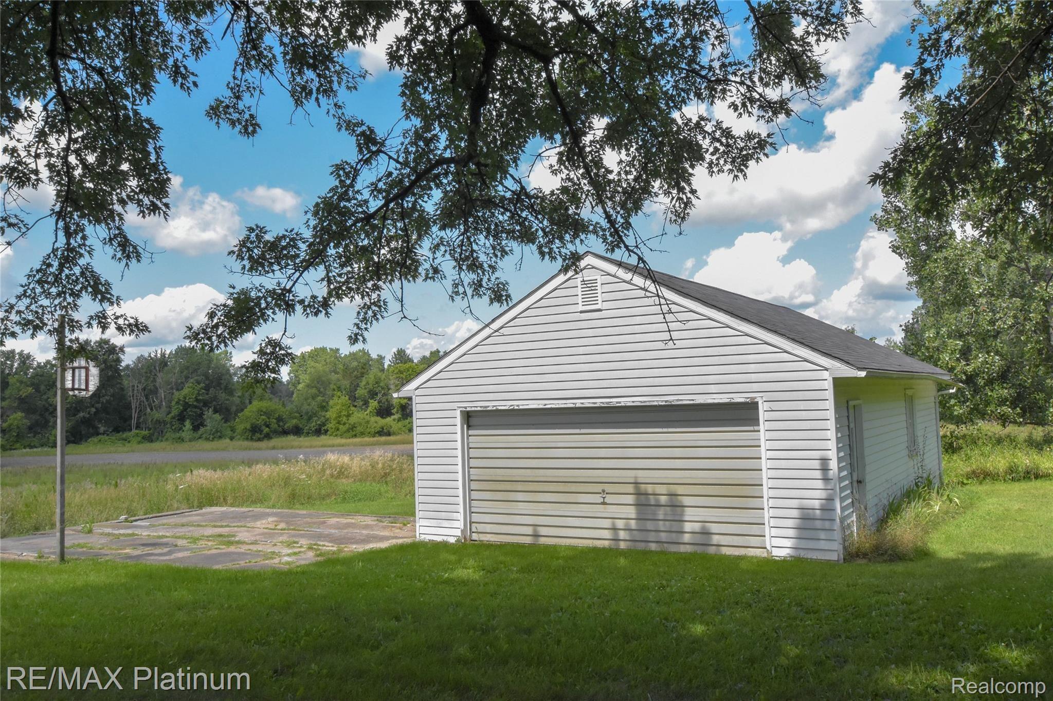 5579 Preston Road Howell, MI 48855 - Photo 10 of 37 DSC_8757.jpg
