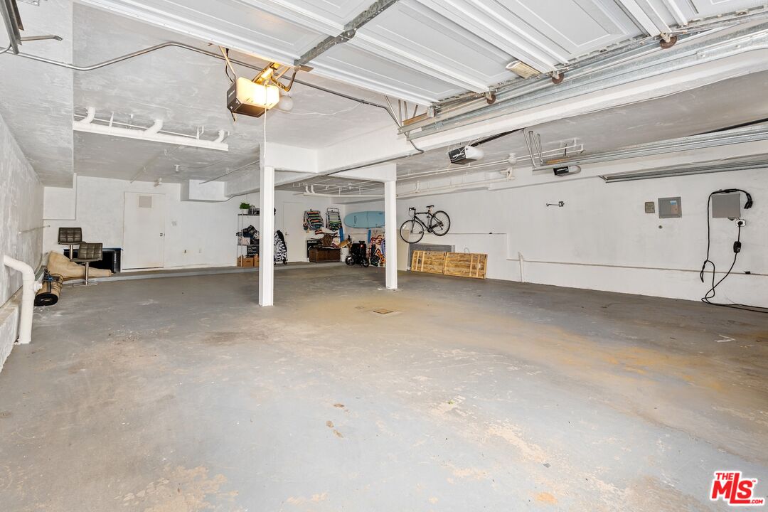 20 Ketch Street, Unit 1 Marina del Rey, CA 90292 - Photo 28 of 37