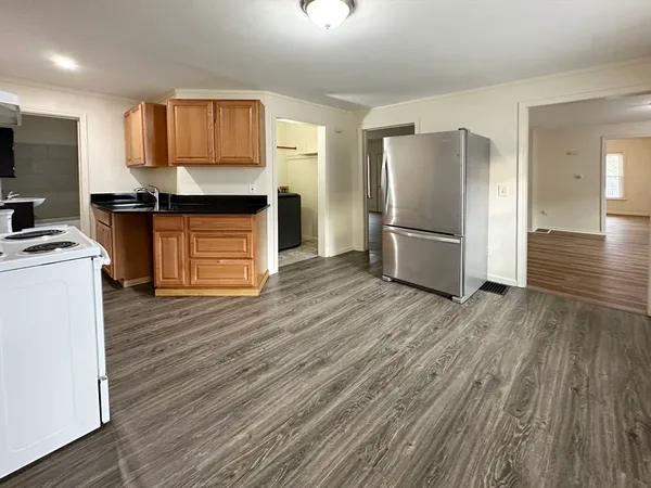 $3,350 | 143 Arlington Street, Unit 1, Framingham, MA 01702