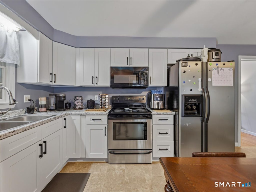 39 Glezen Street Norwich, CT 06360 - Photo 11 of 27