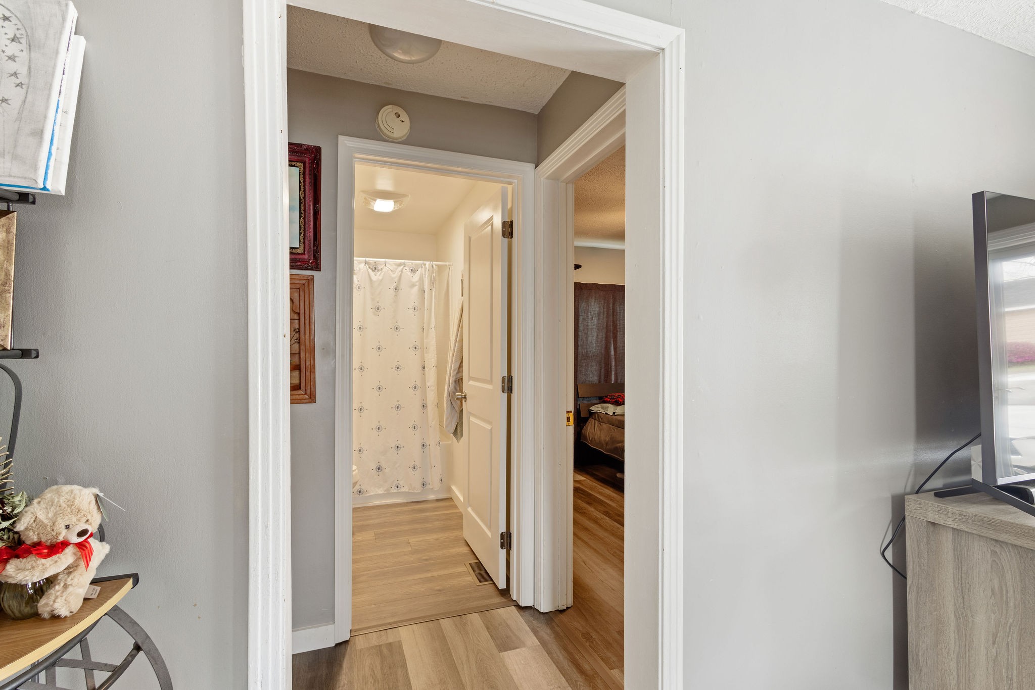 713 North Vine Street Winchester, TN 37398 - Photo 18 of 23 a view of a hallway with interior of the house