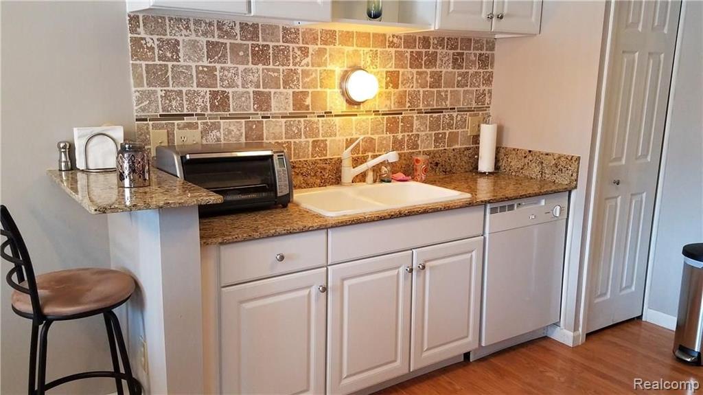 1693 Riverside Drive, Unit 1 Rochester Hills, MI 48309 - Photo 5 of 22