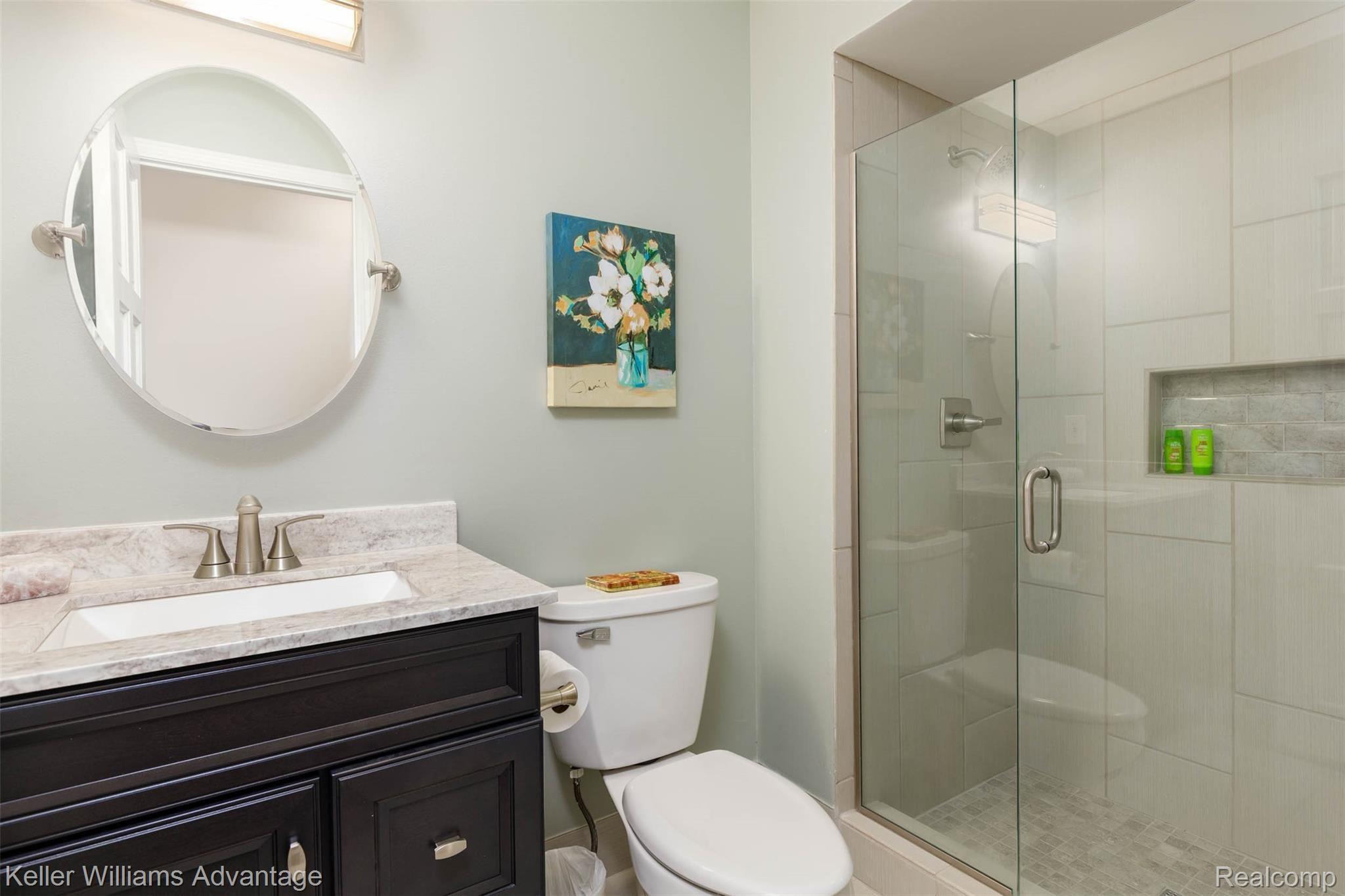 25325 Rutledge Crossing Farmington, MI 48335 - Photo 15 of 56 Main Floor Full Bathroom - Updated 2018