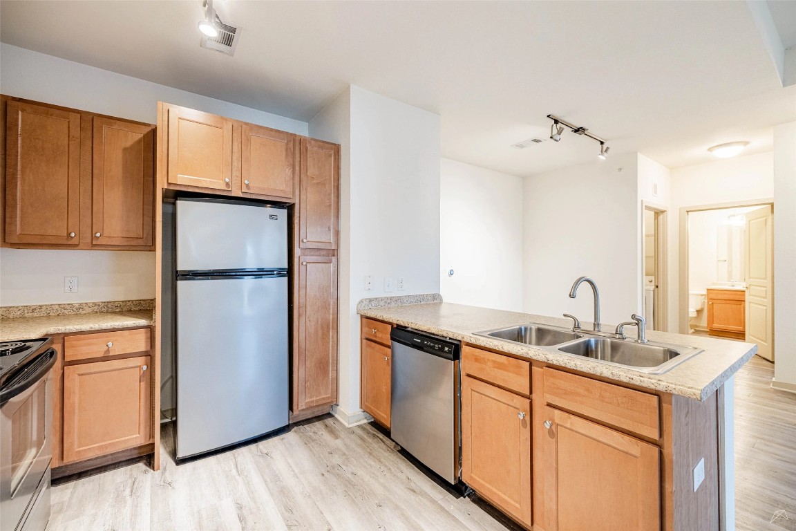 8515 Interstate 35, Unit 12233 Austin, TX 78744 - Photo 12 of 27 Move in by January 30th and enjoy 8 weeks FREE rent! Restrictions may apply — contact our leasing office for details.