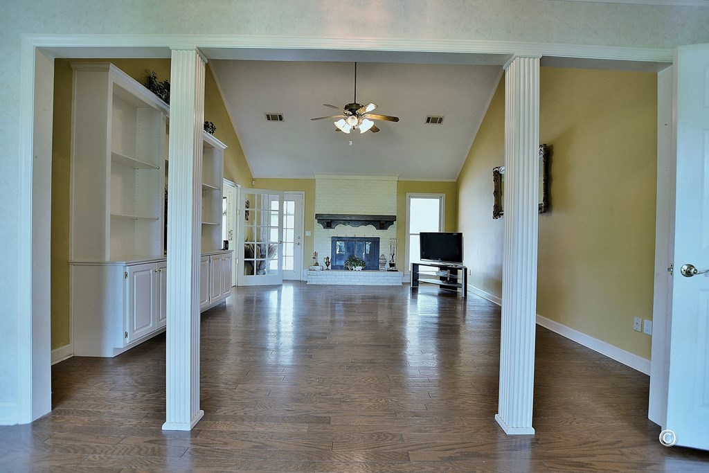 154 Meadow Lakes Dr Pine Mountain Pine Mountain, GA 31822 - Photo 3 of 47 Foyer and Living Room