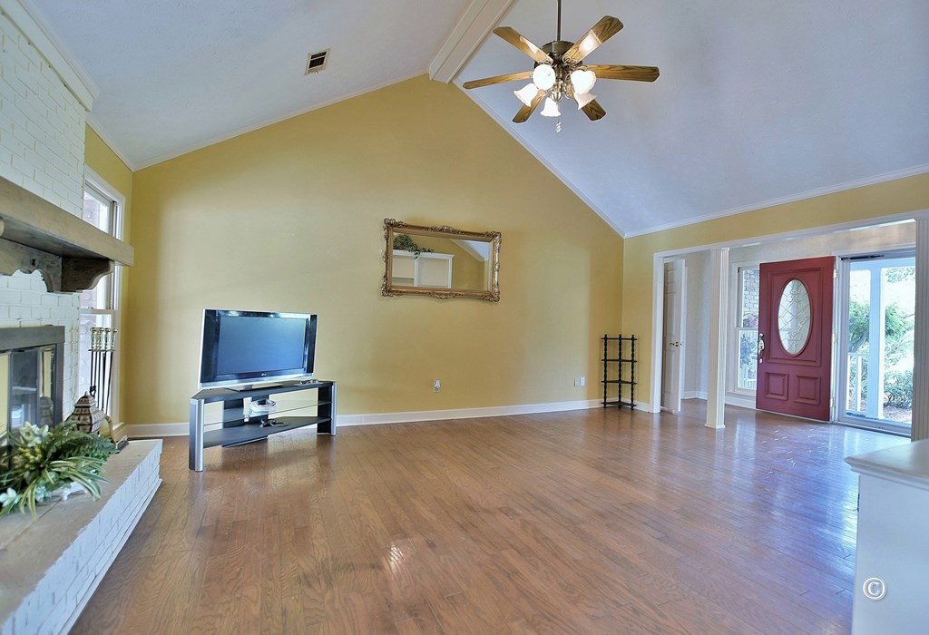 154 Meadow Lakes Dr Pine Mountain Pine Mountain, GA 31822 - Photo 5 of 47 Living Room
