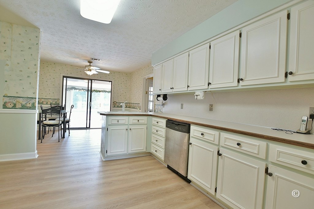 154 Meadow Lakes Dr Pine Mountain Pine Mountain, GA 31822 - Photo 9 of 47 Kitchen