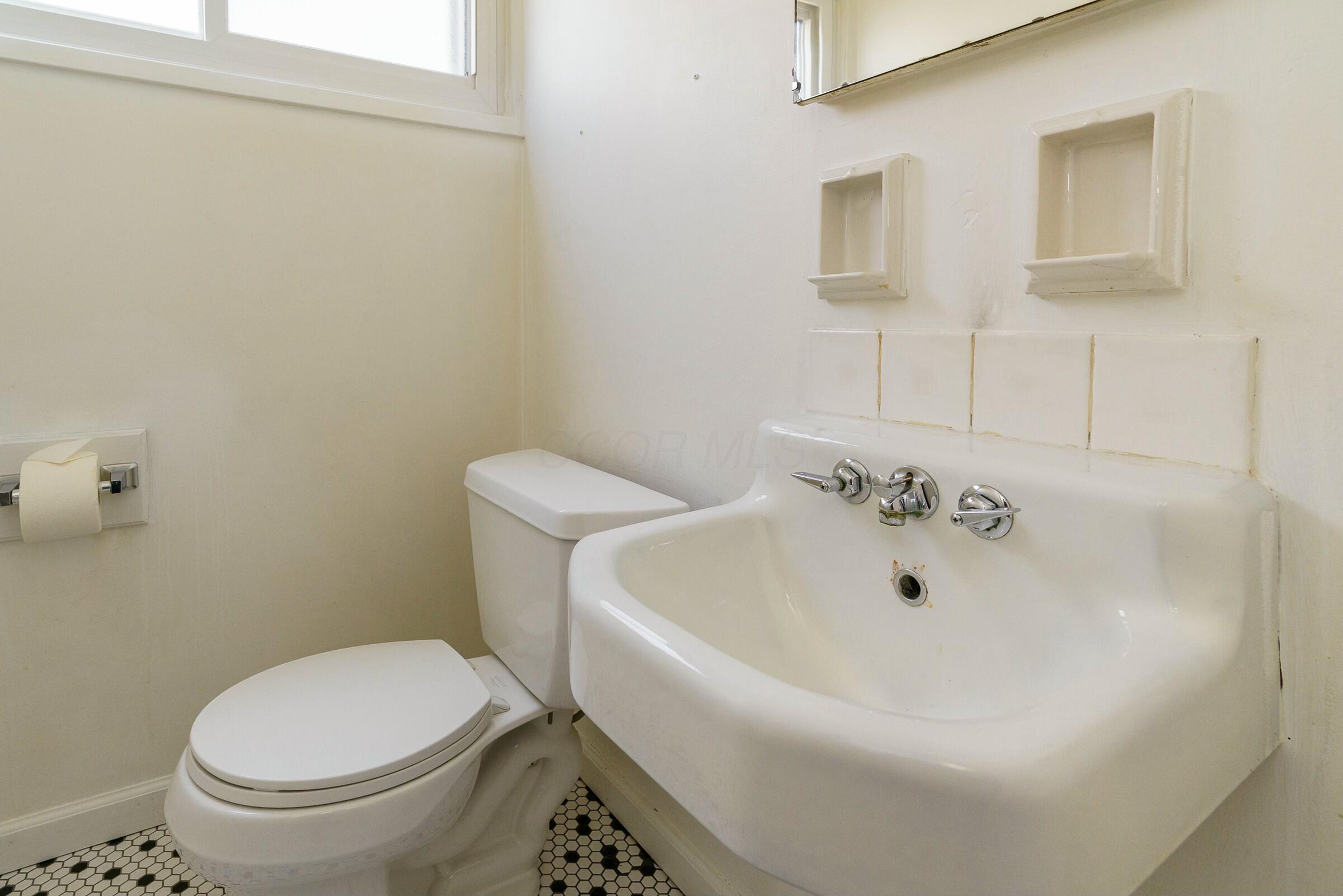 1777 Inchcliff Road Columbus, OH 43221 - Photo 15 of 30 Half Bathroom