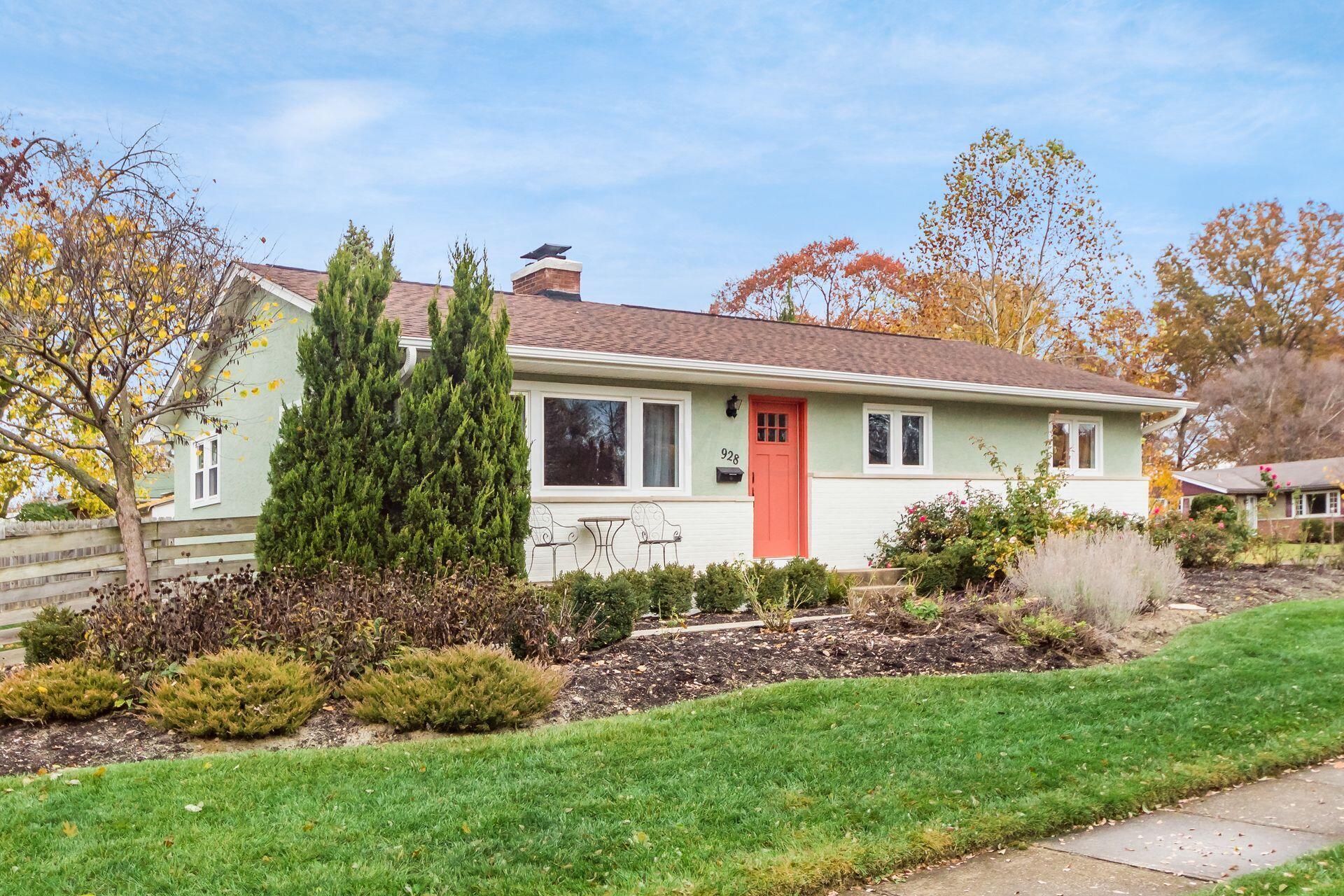 928 Garvey Road Columbus, OH 43229 - Photo 2 of 28 004_e30514336_M 928 Garvey097
