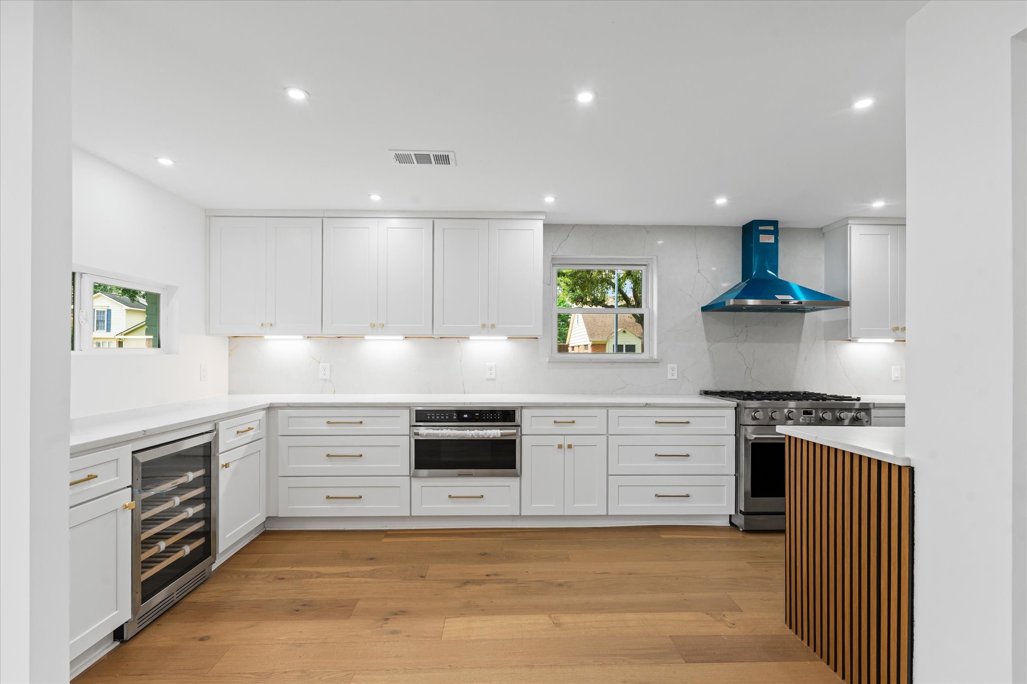 10730 Wickersham Lane Houston, TX 77042 - Photo 12 of 49