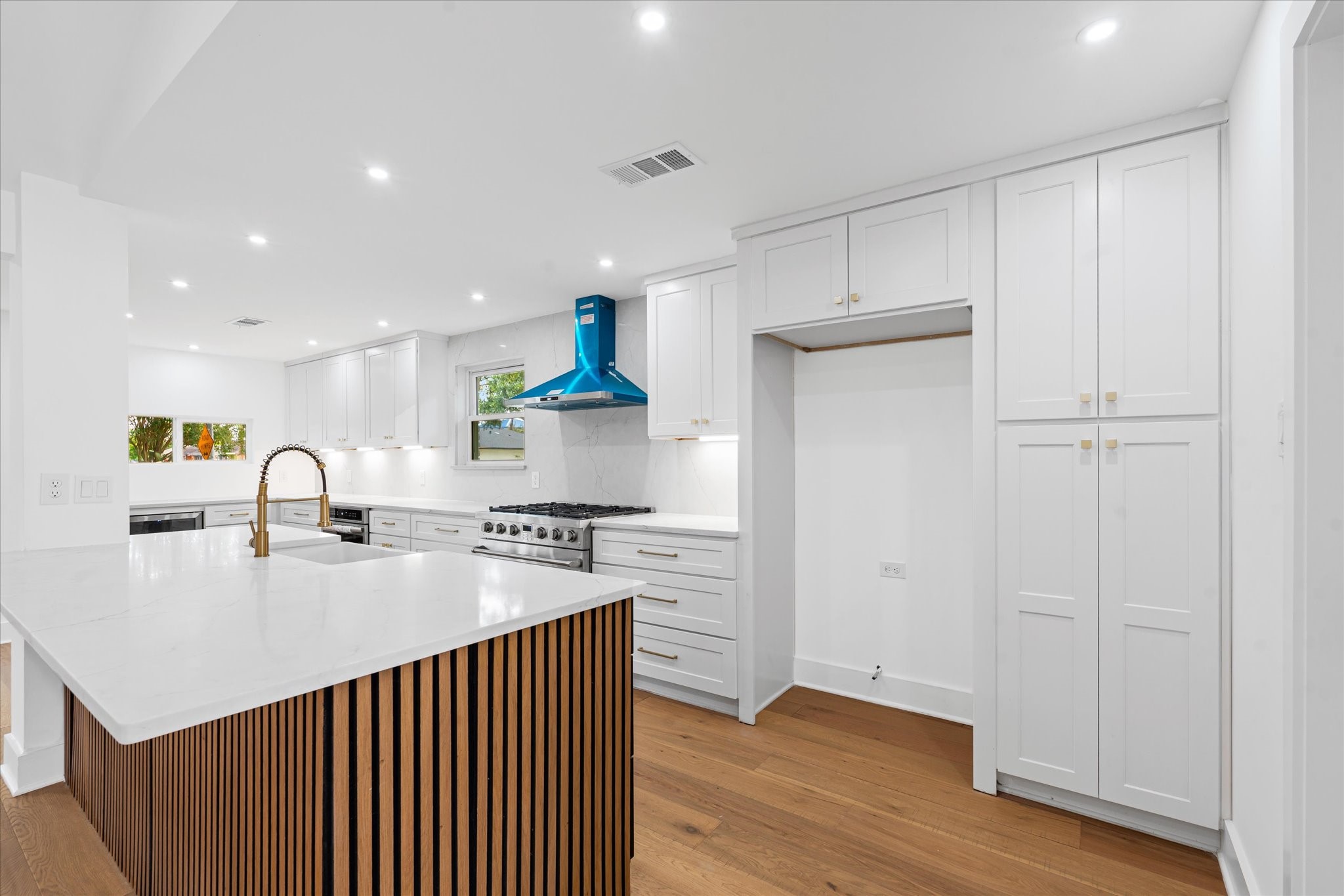 10730 Wickersham Lane Houston, TX 77042 - Photo 18 of 49