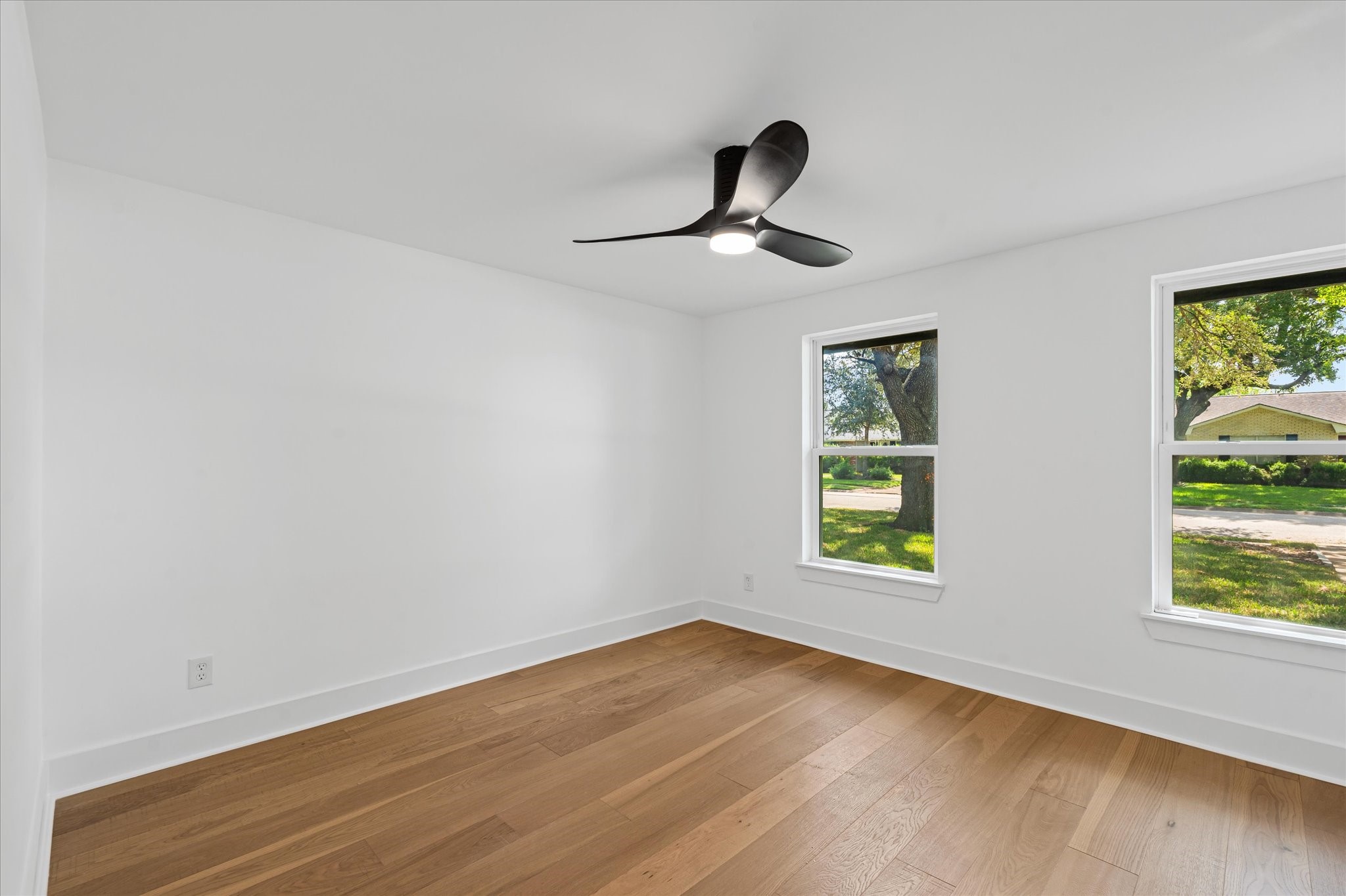 10730 Wickersham Lane Houston, TX 77042 - Photo 29 of 49 seondary bedroom