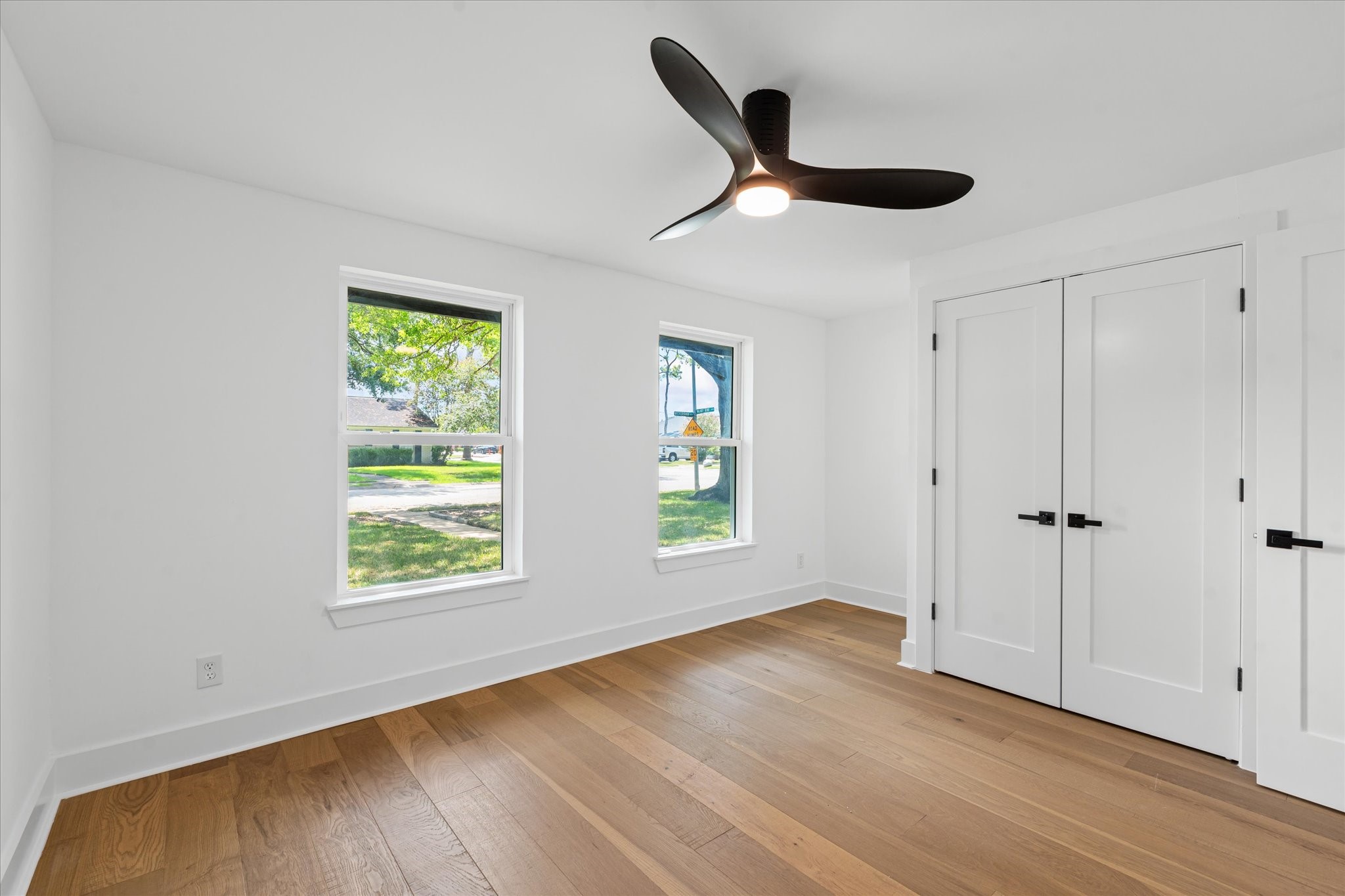 10730 Wickersham Lane Houston, TX 77042 - Photo 30 of 49 secondary bedroom