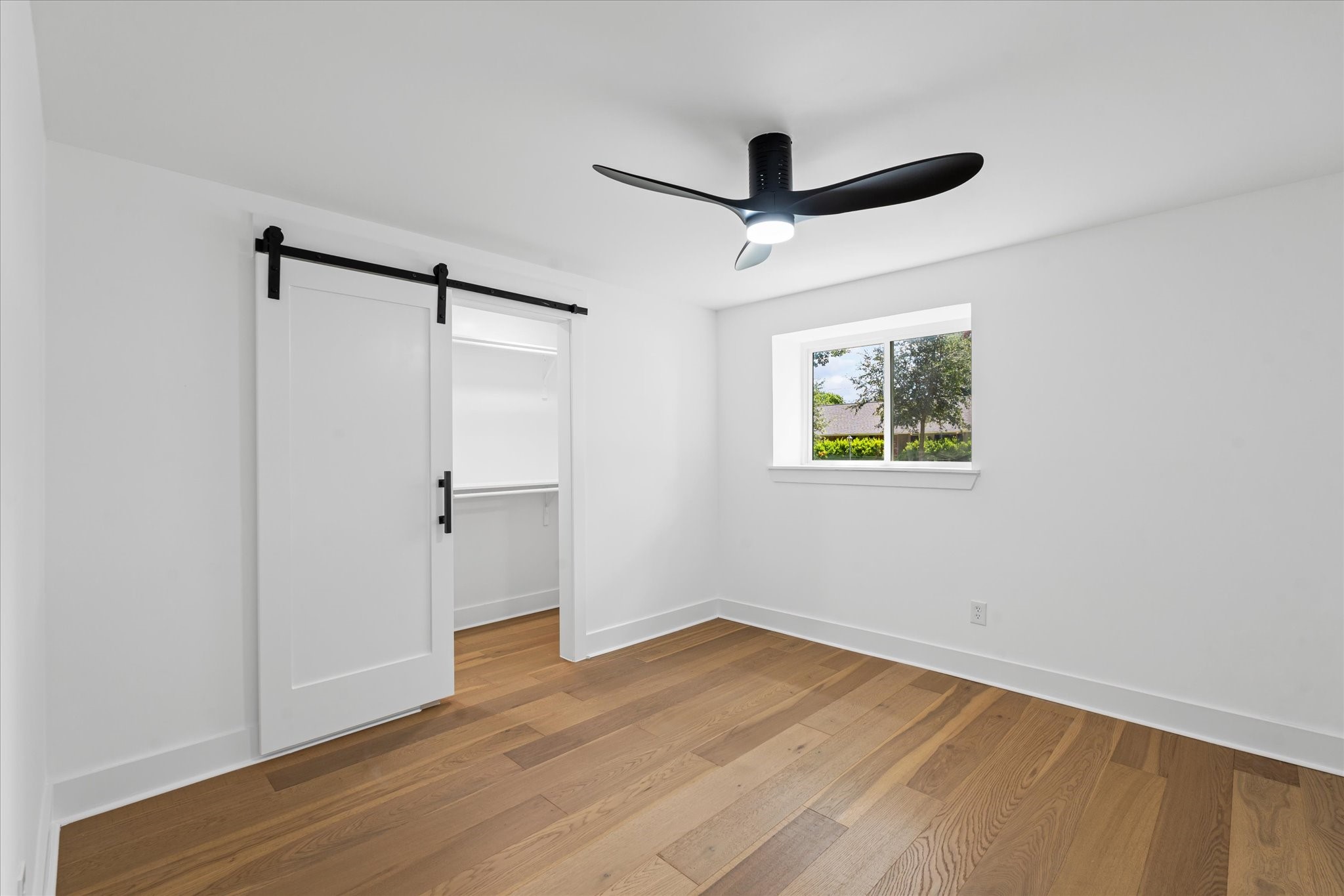 10730 Wickersham Lane Houston, TX 77042 - Photo 31 of 49 secondary bedroom