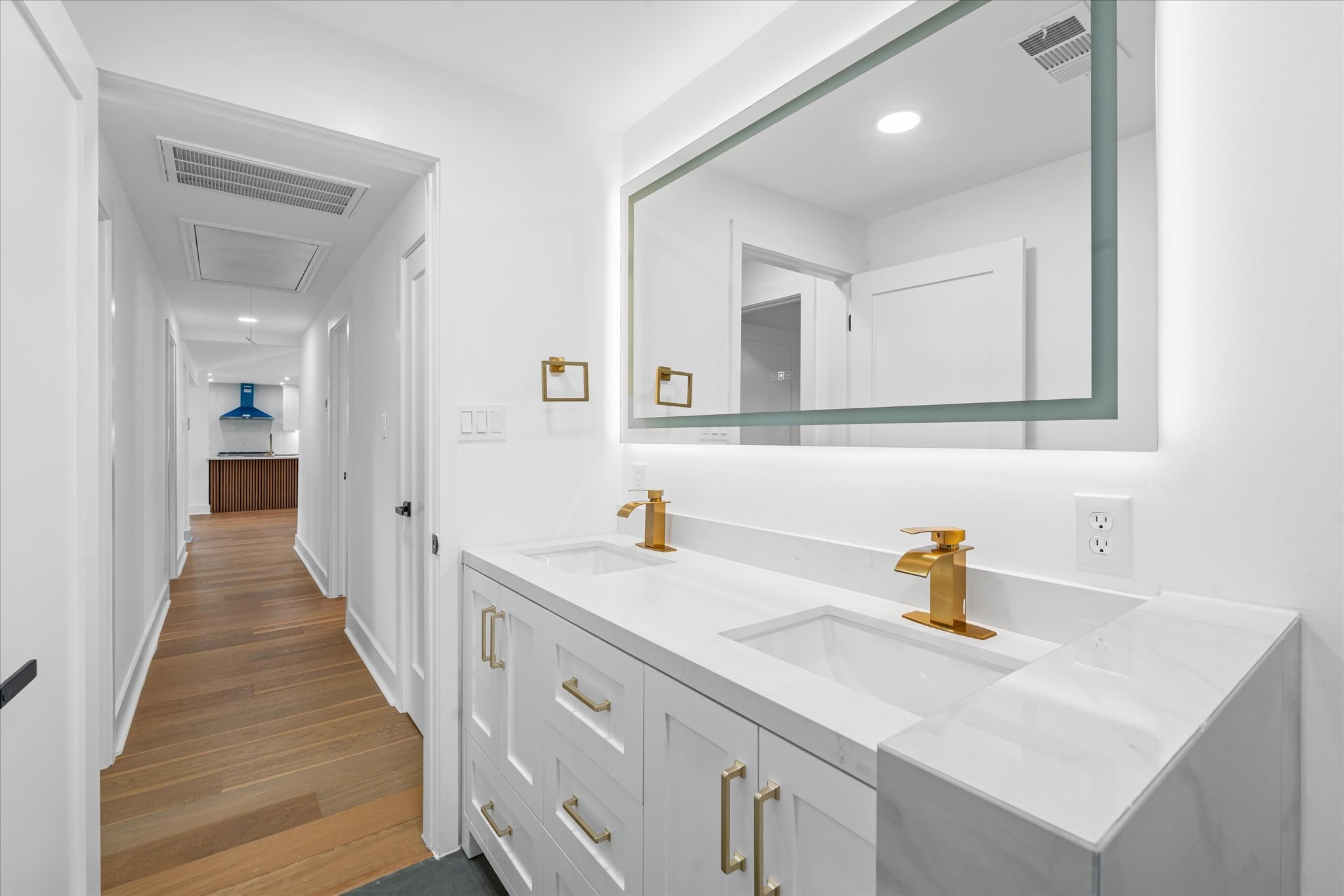 10730 Wickersham Lane Houston, TX 77042 - Photo 35 of 49 secondary bathroom