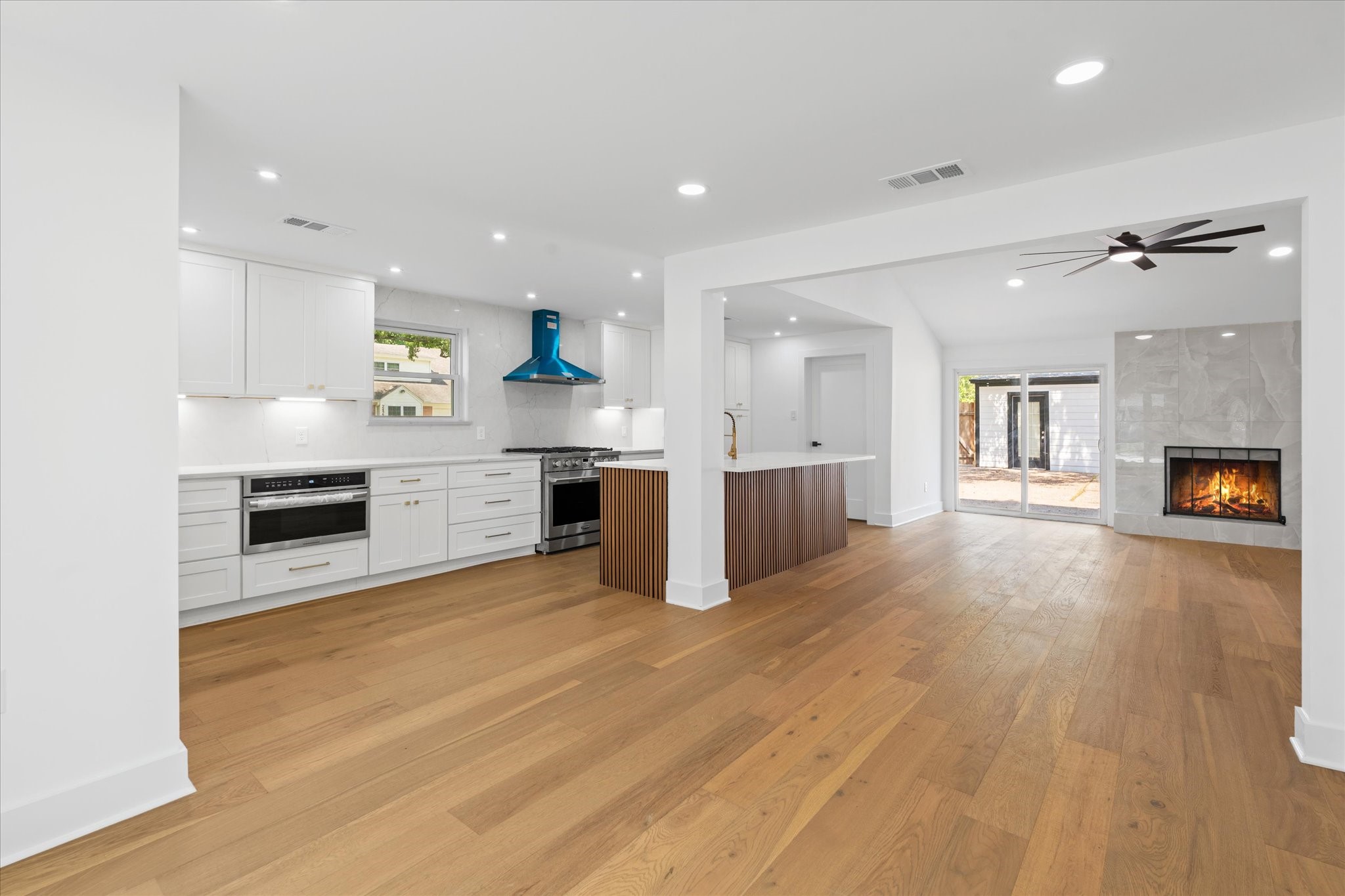 10730 Wickersham Lane Houston, TX 77042 - Photo 10 of 49