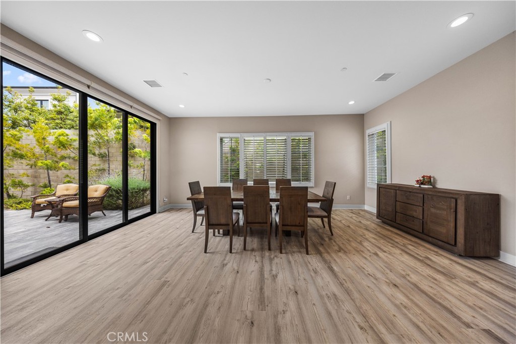 121 Interstellar Irvine, CA 92618 - Photo 19 of 43 dining room