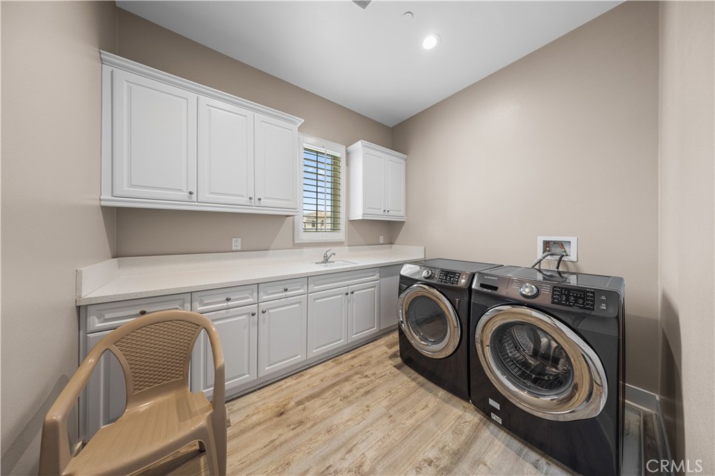 121 Interstellar Irvine, CA 92618 - Photo 38 of 43 laundry