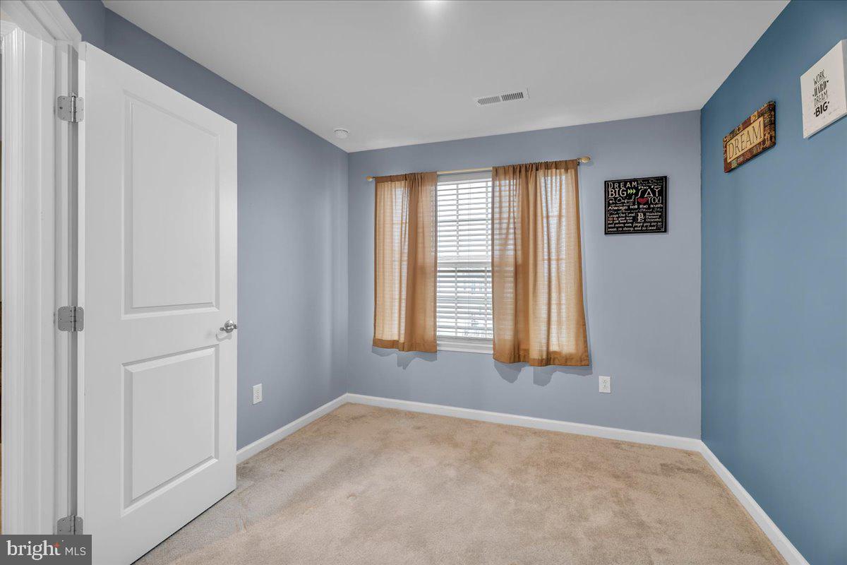 204 Freedom Way Sicklerville, NJ 08081 - Photo 18 of 32 an empty room with a window