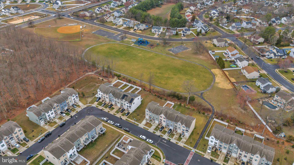 204 Freedom Way Sicklerville, NJ 08081 - Photo 26 of 32 a vase of flowers sitting on a table