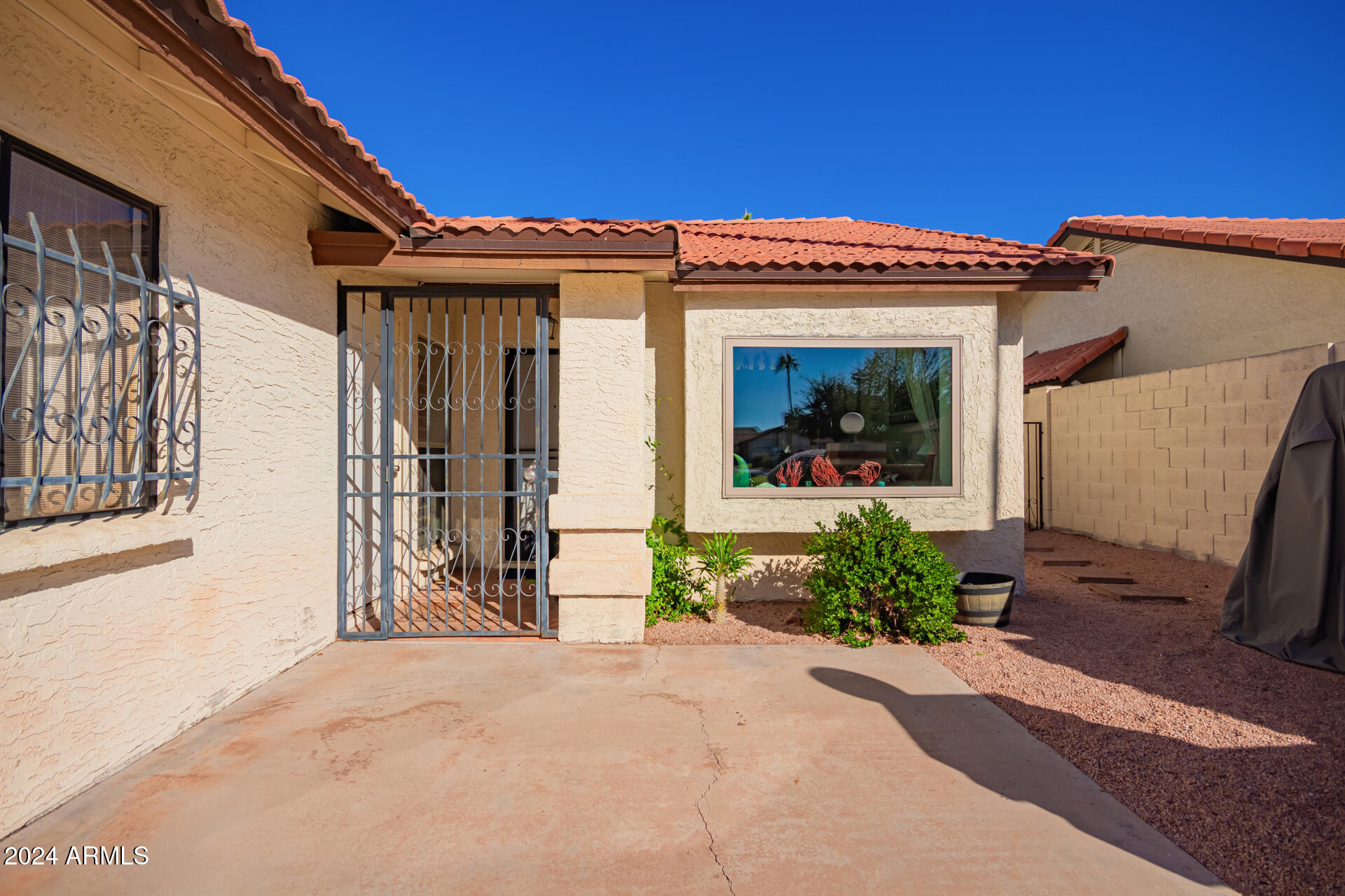542 South Higley Road, Unit 73 Mesa, AZ 85206 - Photo 2 of 34 a view of a house with potted plants