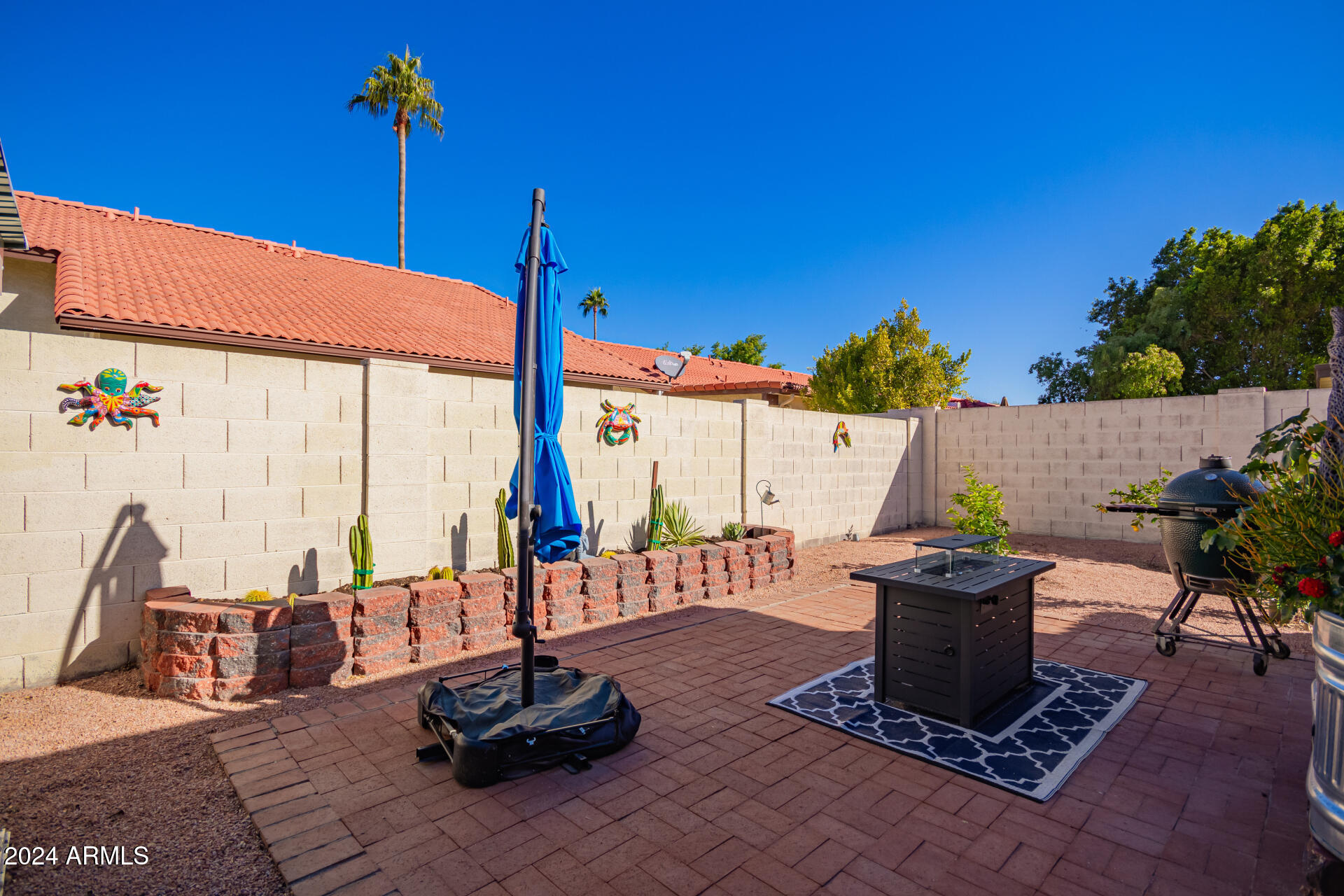 542 South Higley Road, Unit 73 Mesa, AZ 85206 - Photo 21 of 34 a view of a terrace with chairs