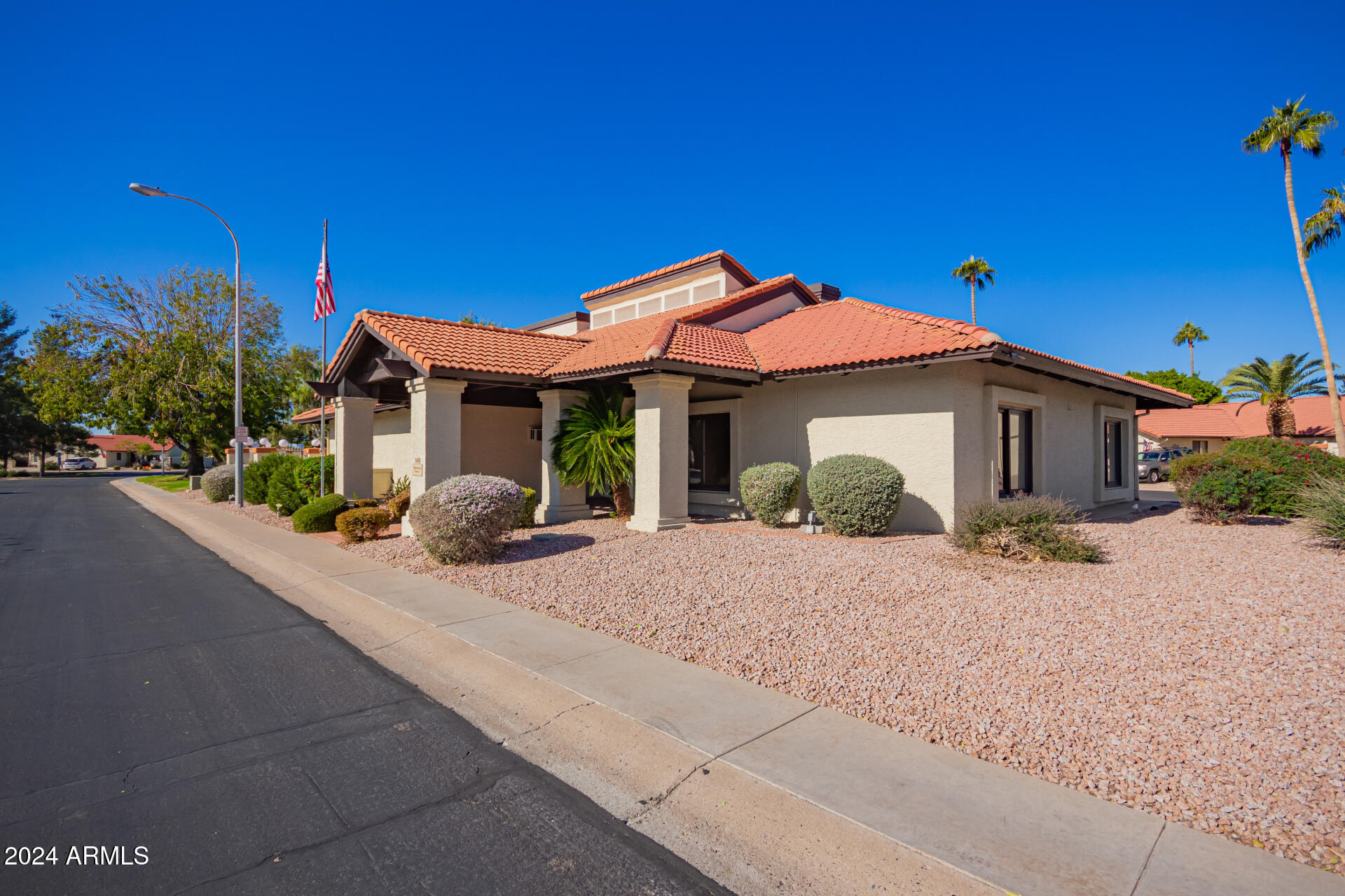542 South Higley Road, Unit 73 Mesa, AZ 85206 - Photo 32 of 34 a front view of a house with yard and porch