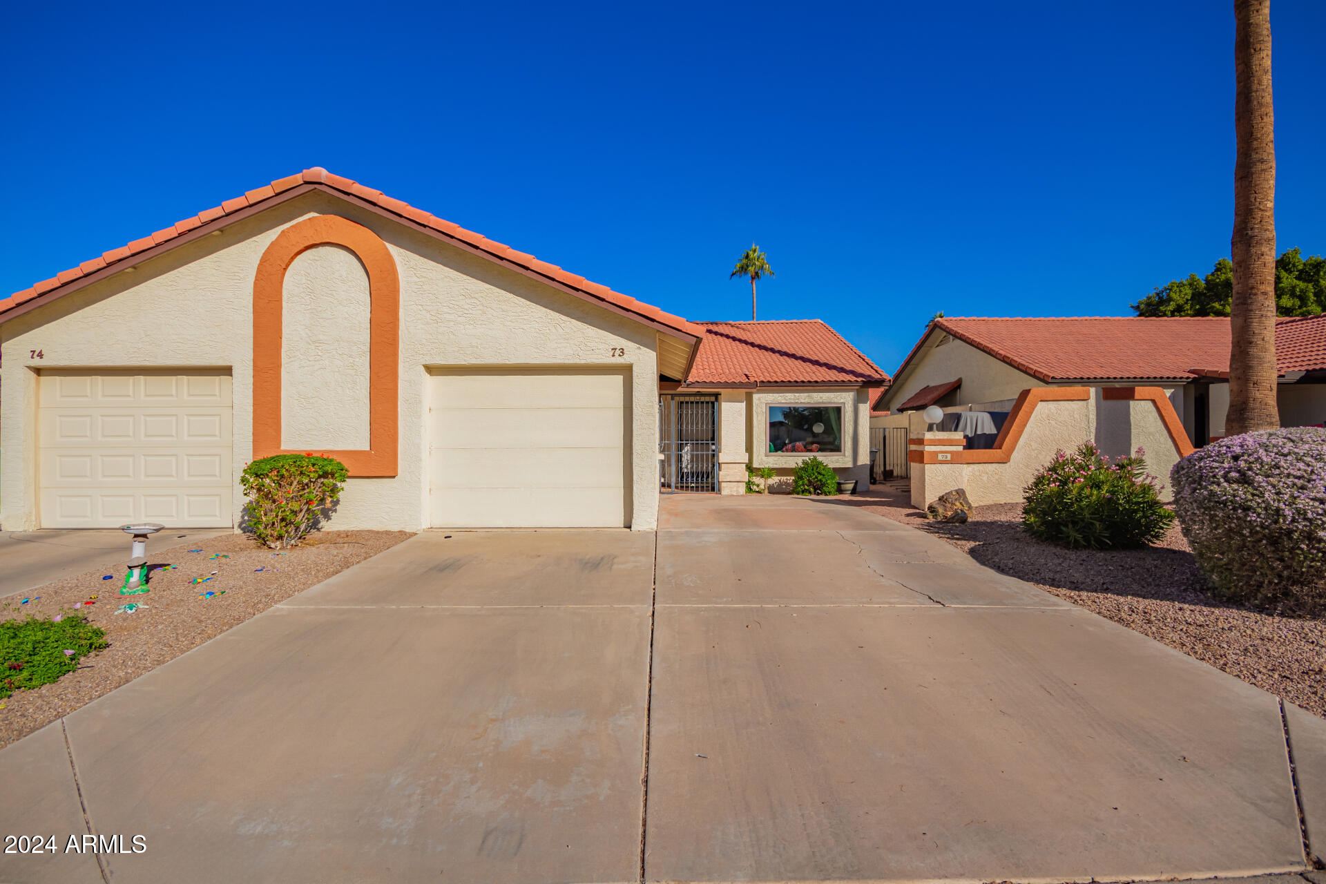 542 South Higley Road, Unit 73 Mesa, AZ 85206 - Photo 34 of 34 a front view of a house with garden