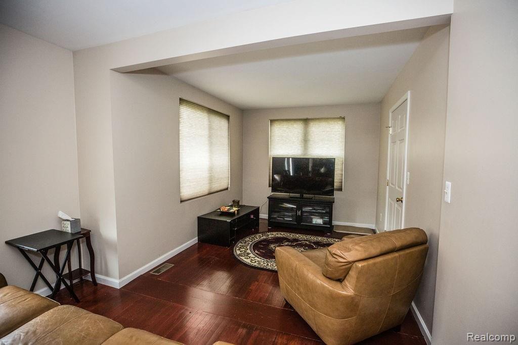 3075 Emmons Avenue Rochester Hills, MI 48307 - Photo 5 of 21