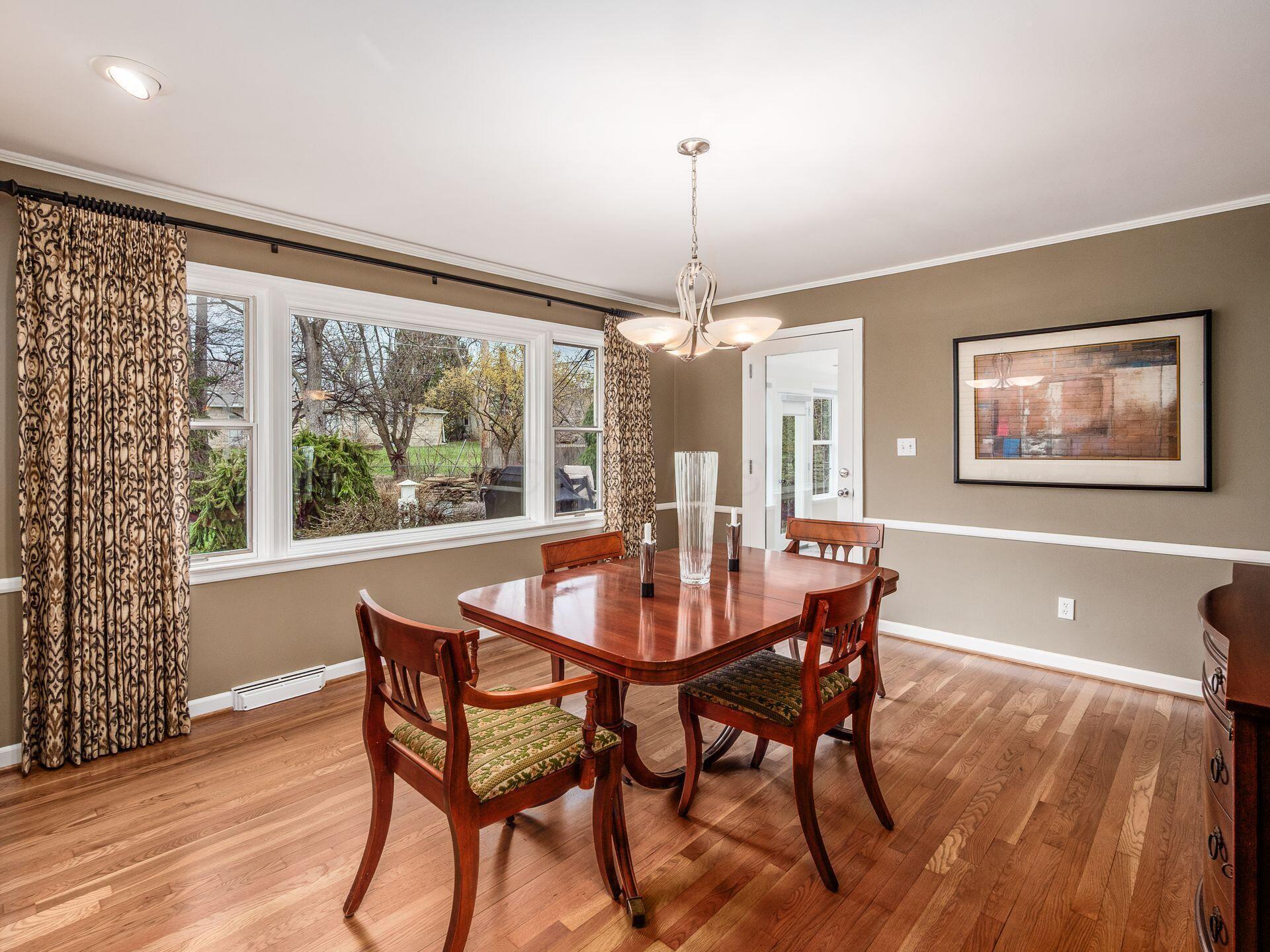 2080 Chardon Road Columbus, OH 43220 - Photo 29 of 115 Dining Room