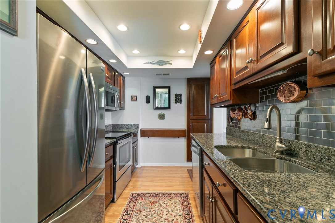 2956 Hathaway Road, Unit U1212 Richmond, VA 23225 - Photo 13 of 31 Updated kitchen with granite counters and SS appli